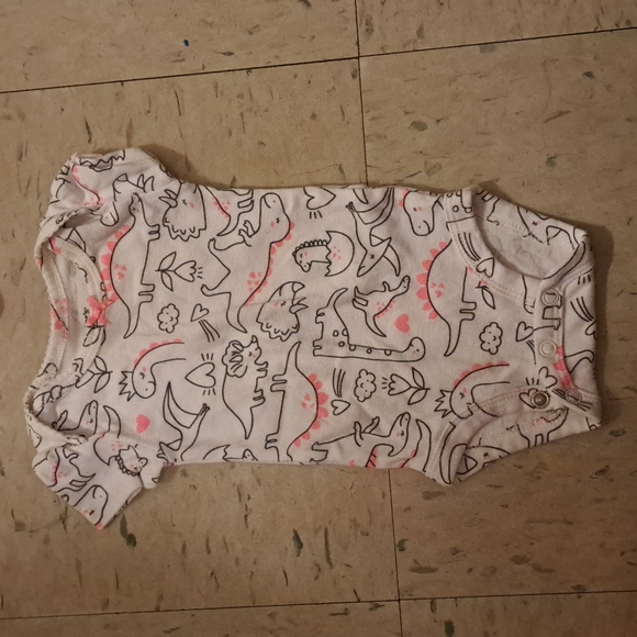 3 pack of Carter's Newborn onsies baby girl - Picture 4 of 5